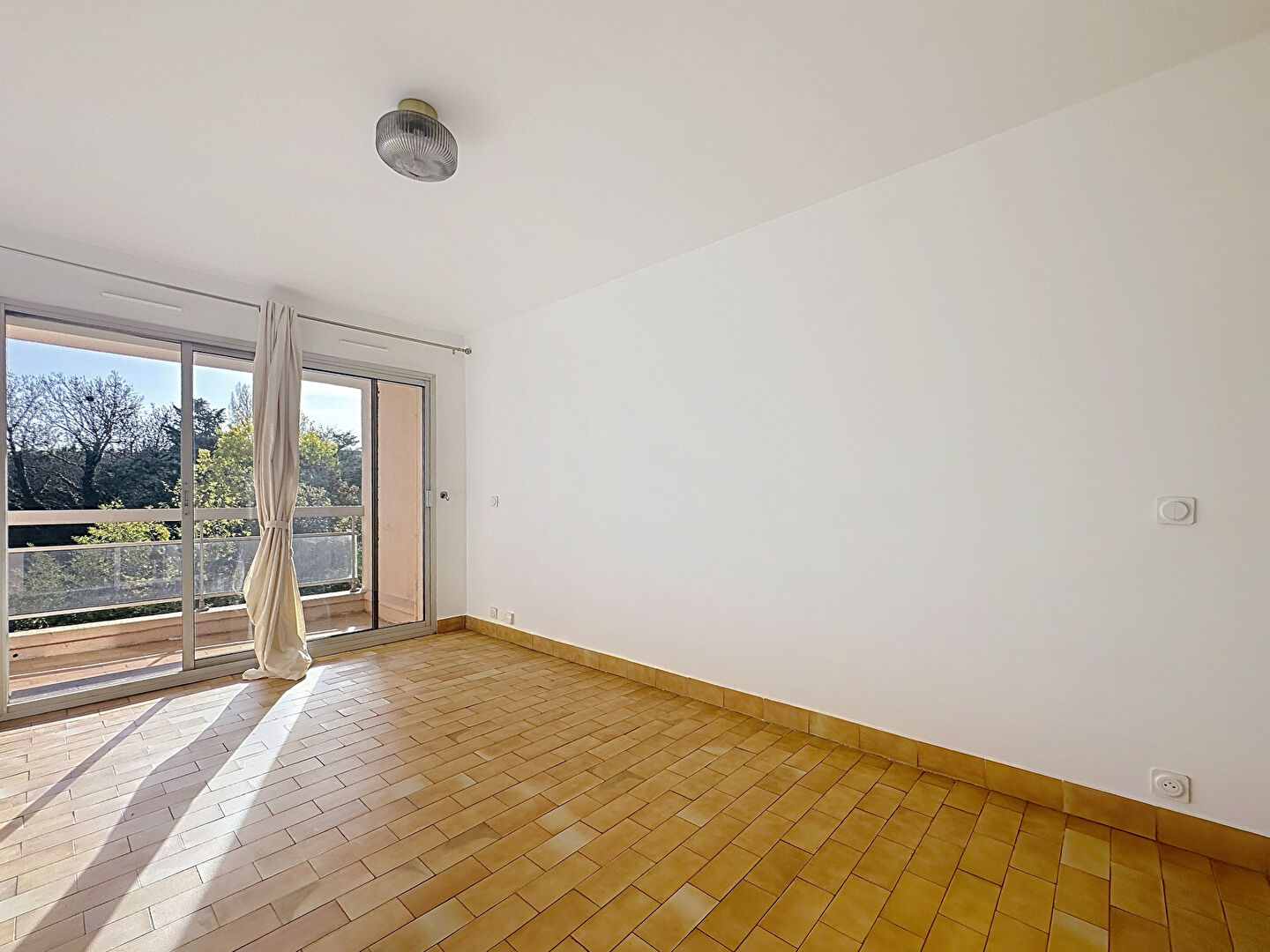 Photo Résidence sécurisée - Studio avec terrasse, cave, place de parking image 3/6