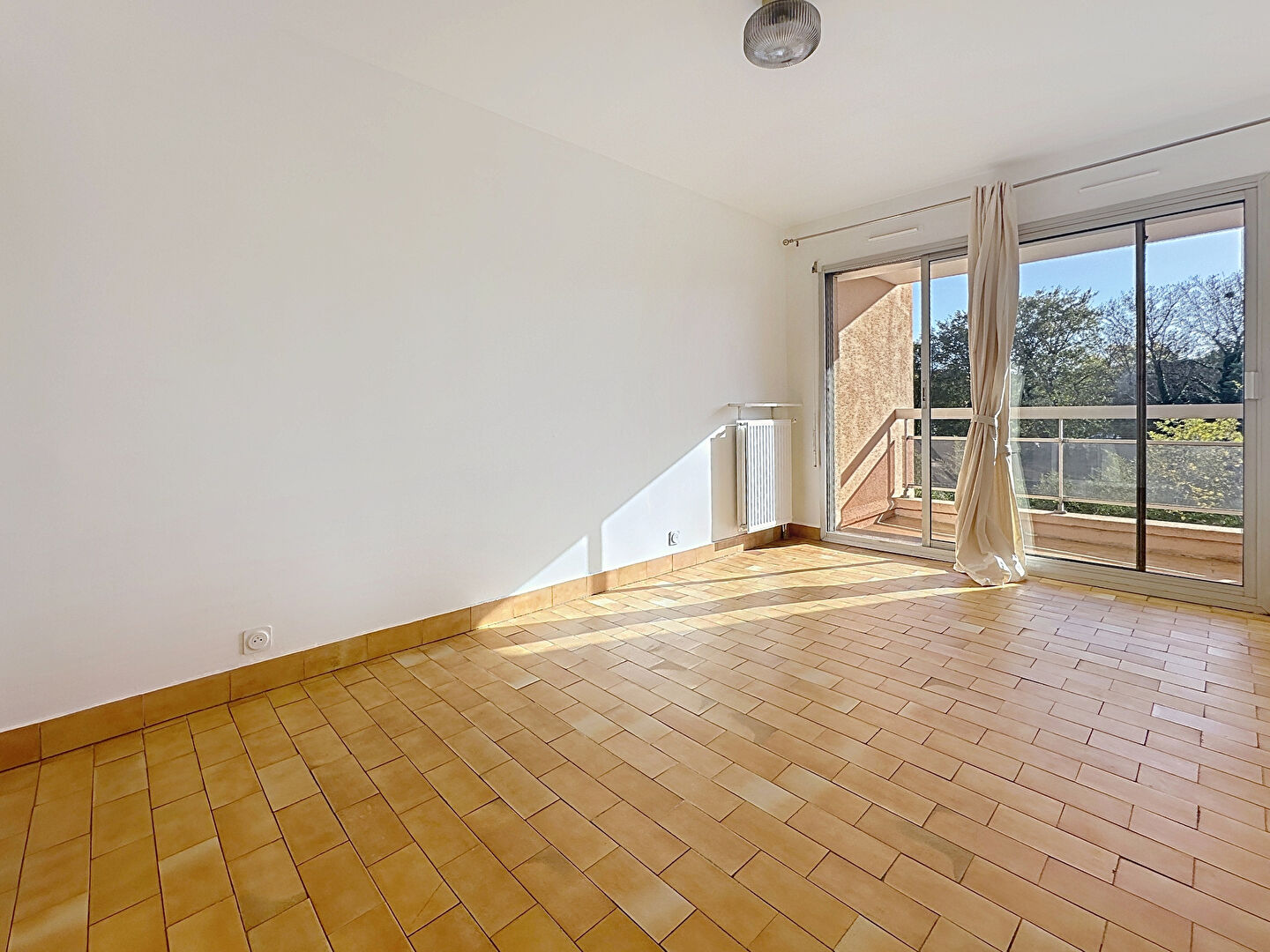 Photo Résidence sécurisée - Studio avec terrasse, cave, place de parking image 4/6