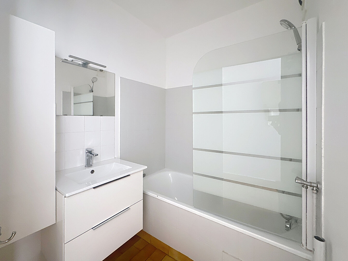 Photo Résidence sécurisée - Studio avec terrasse, cave, place de parking image 6/6