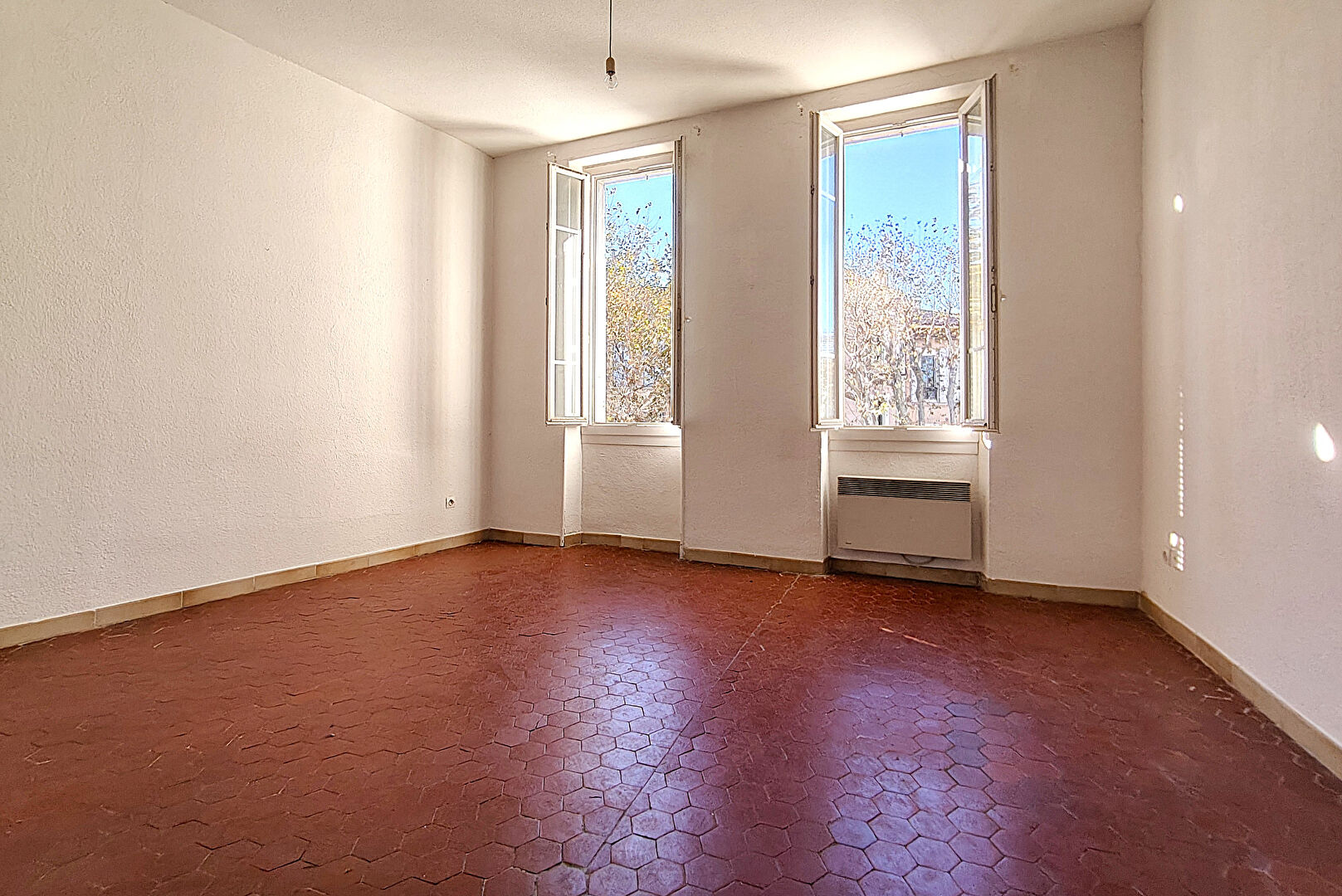 Photo Immeuble de rapport - Trets  - 110 m2 - 3 lots image 2/6