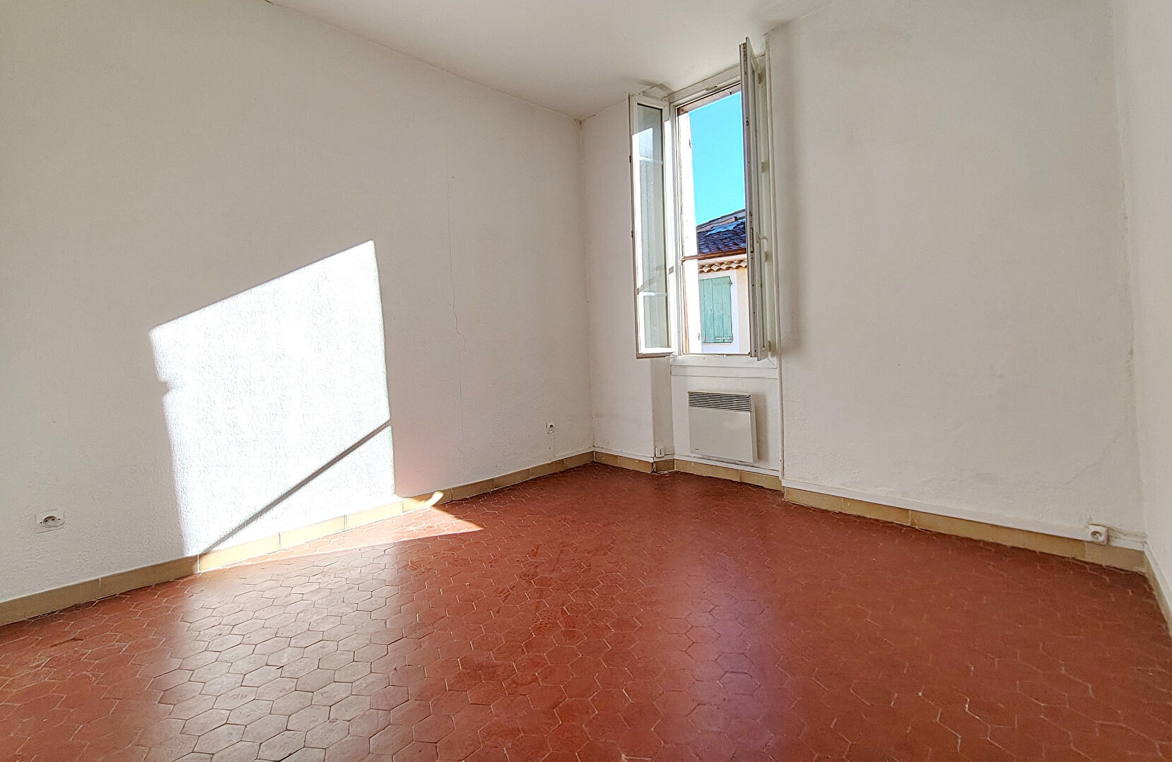 Photo Proche Aix-en-Provence - Immeuble - 110 m2 - 3 lots image 3/6