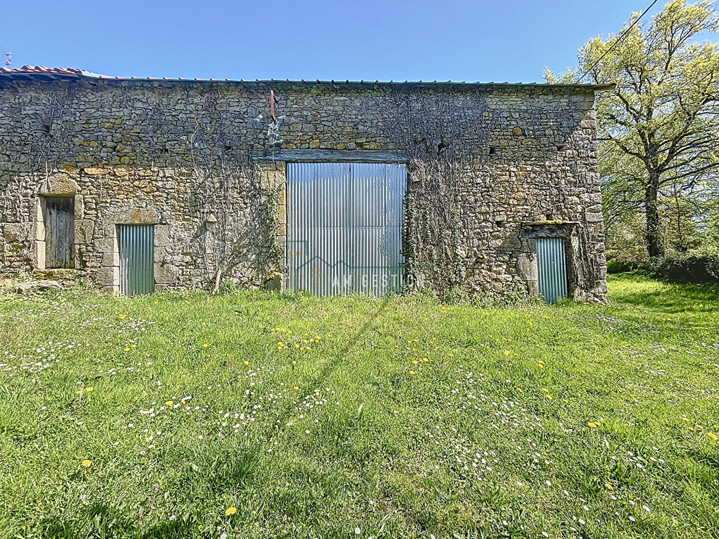 Charmante maison avec grande grange