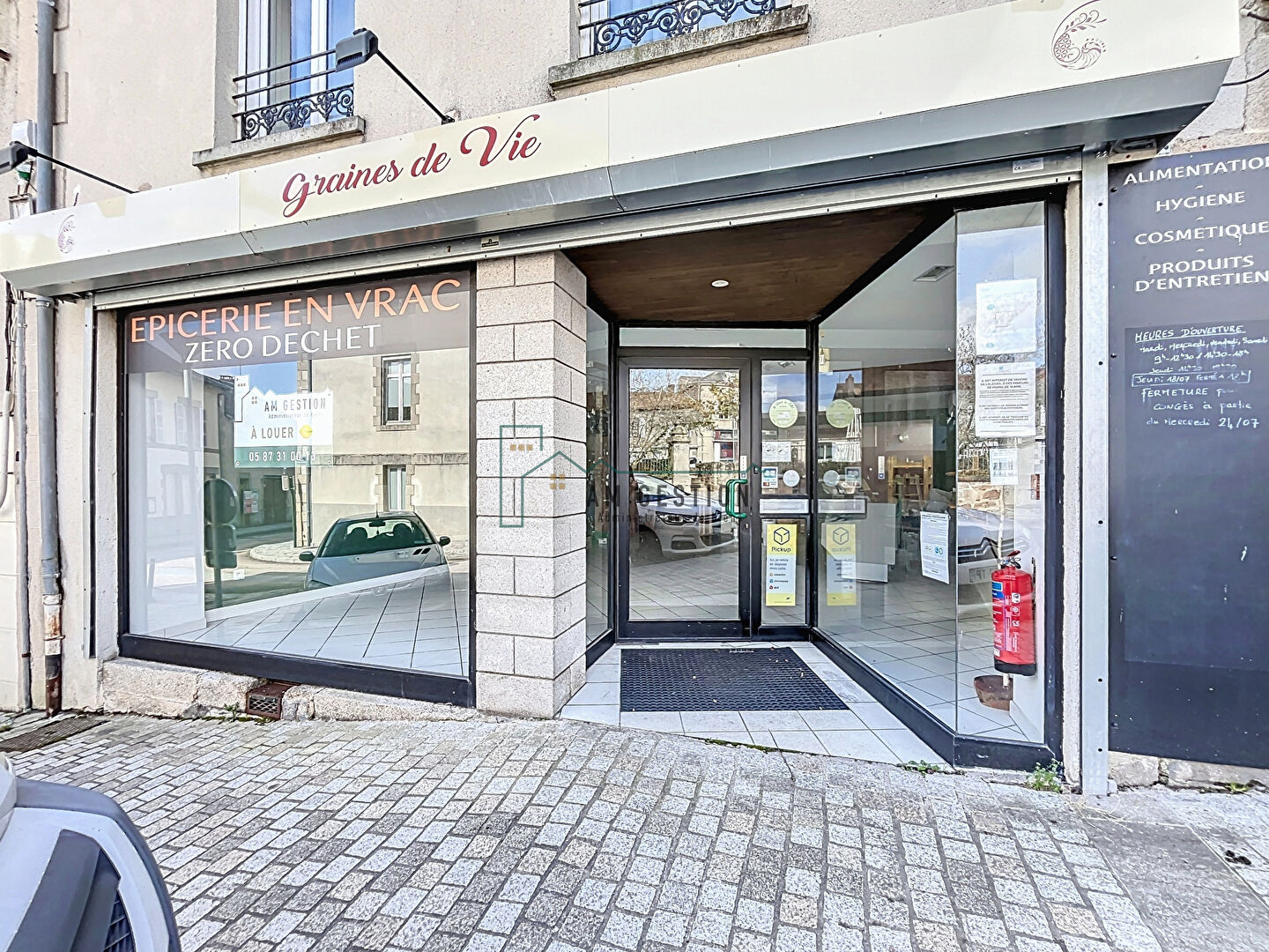 Grand local commercial dans le centre d'Ambazac