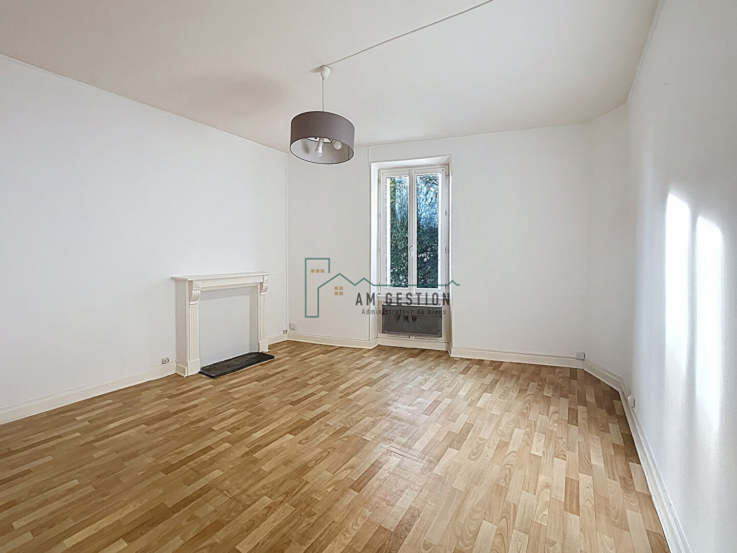 Appartement T2, bourg de la Jonchère Saint Maurice