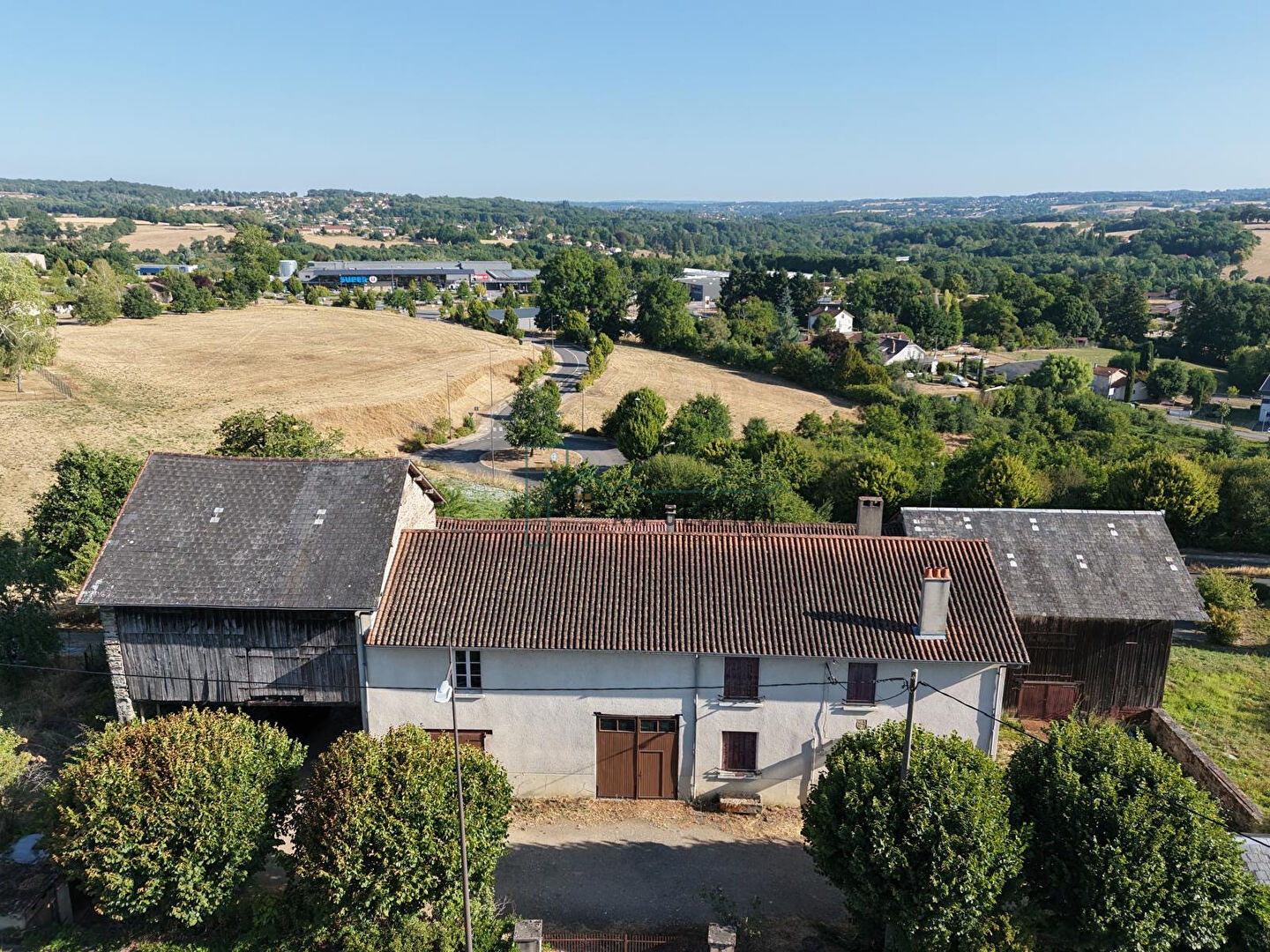 Ensemble immobilier maison 141m2 et granges