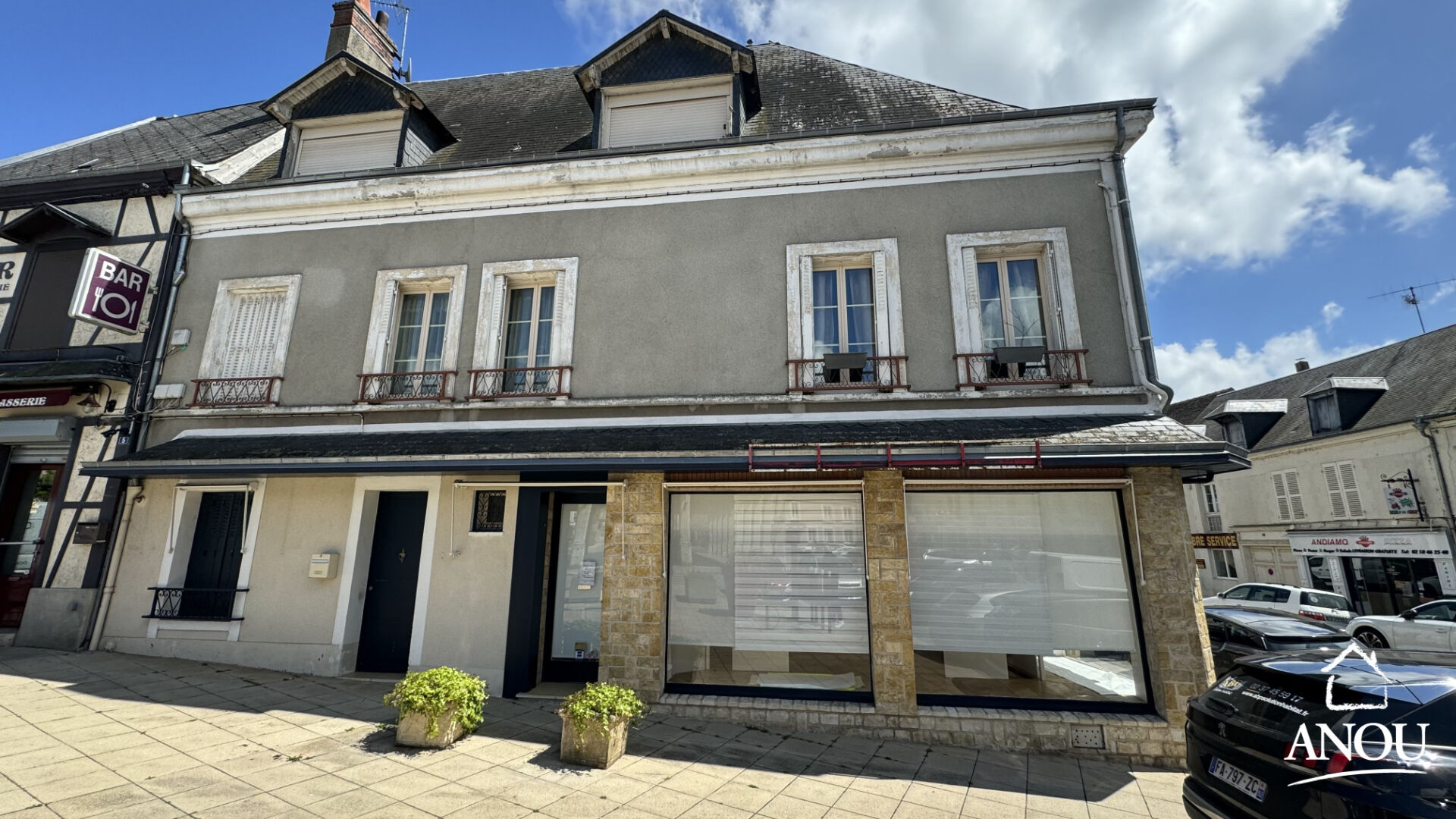 Photo BROU : Immeuble avec Visibilité en Angle, Local Commercial et Appartement T5 image 1/6
