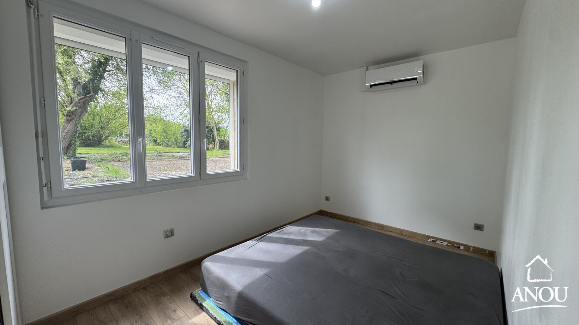 Photo TRANQUILLITÉ : MAISON AVEC GRENIER AMÉNAGEABLE SUR 2089 M² image 4/6