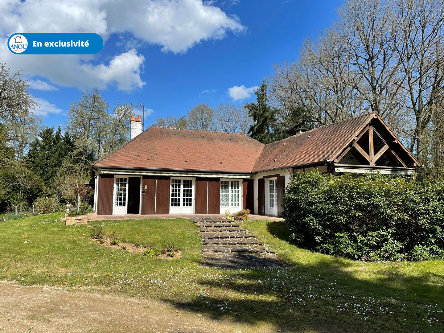 UNVERRE - VILLA  SUR 4 HECTARES