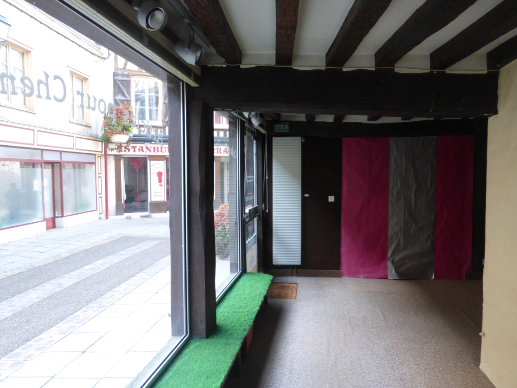 Photo BROU CENTRE VILLE - LOCAL COMMERCIAL image 3/6