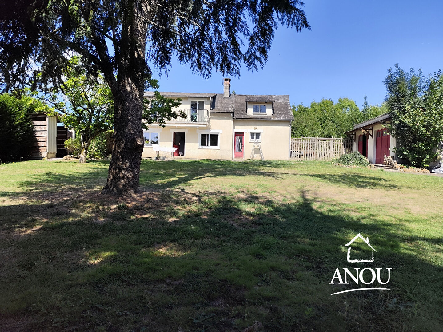 MAISON AU CALME AVEC DOUBLE GARAGE ET PUITS