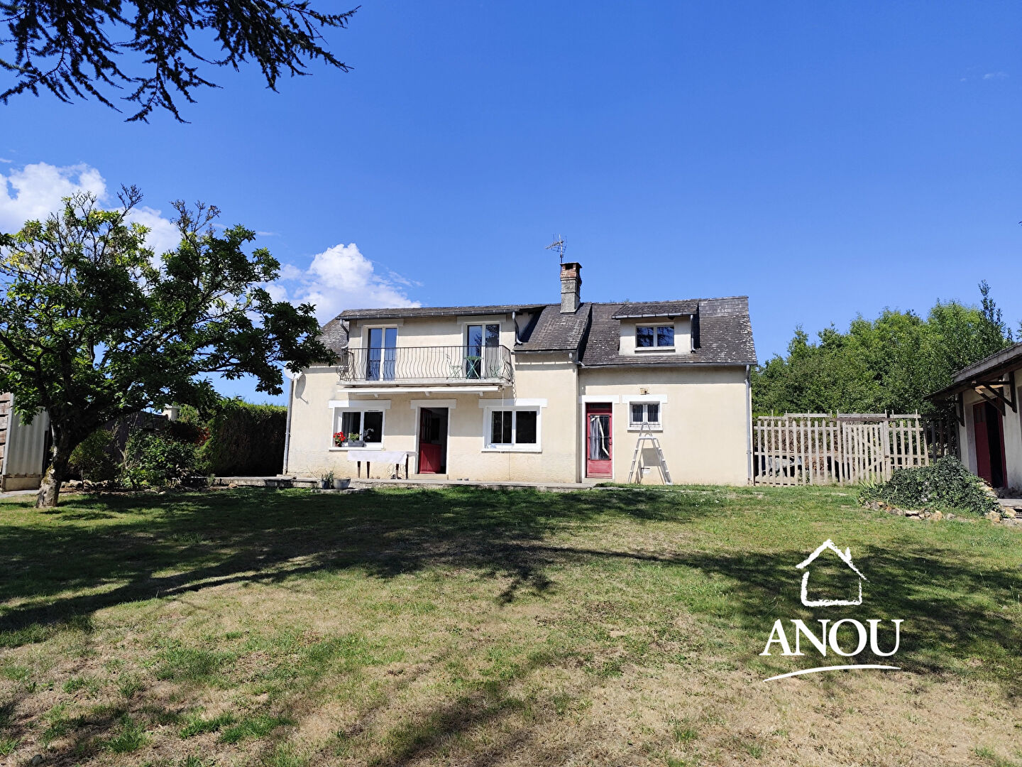 MAISON AU CALME AVEC DOUBLE GARAGE ET PUITS