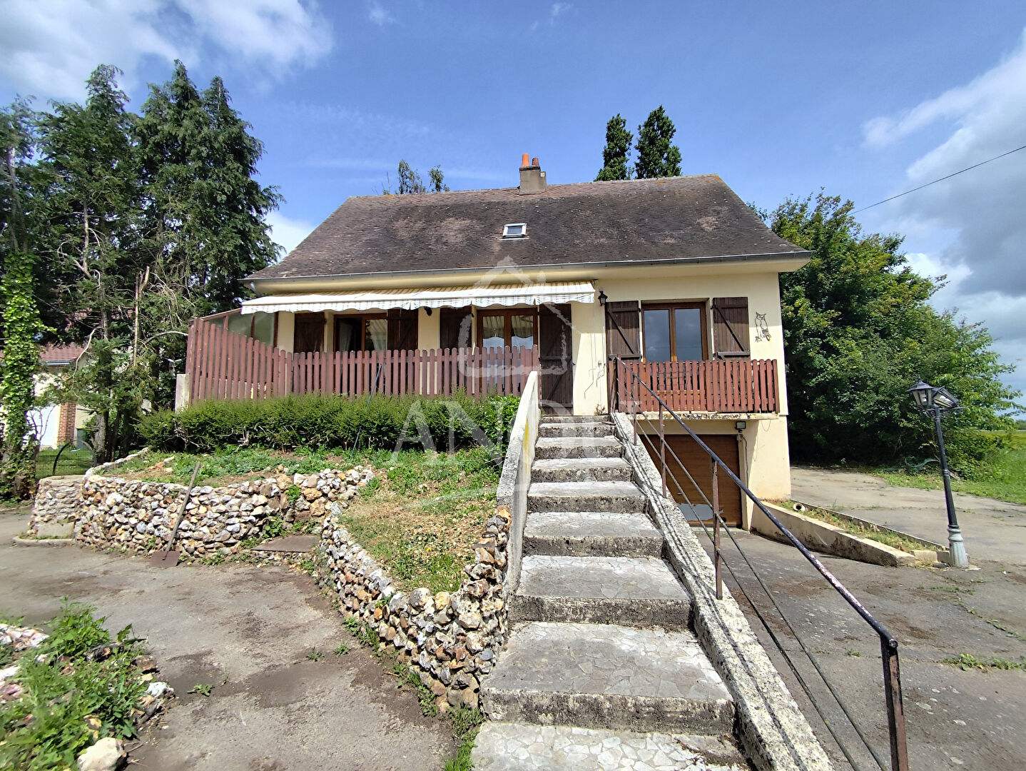 MAISON FAMILIALE À FORT POTENTIEL SOUS-SOL TOTAL