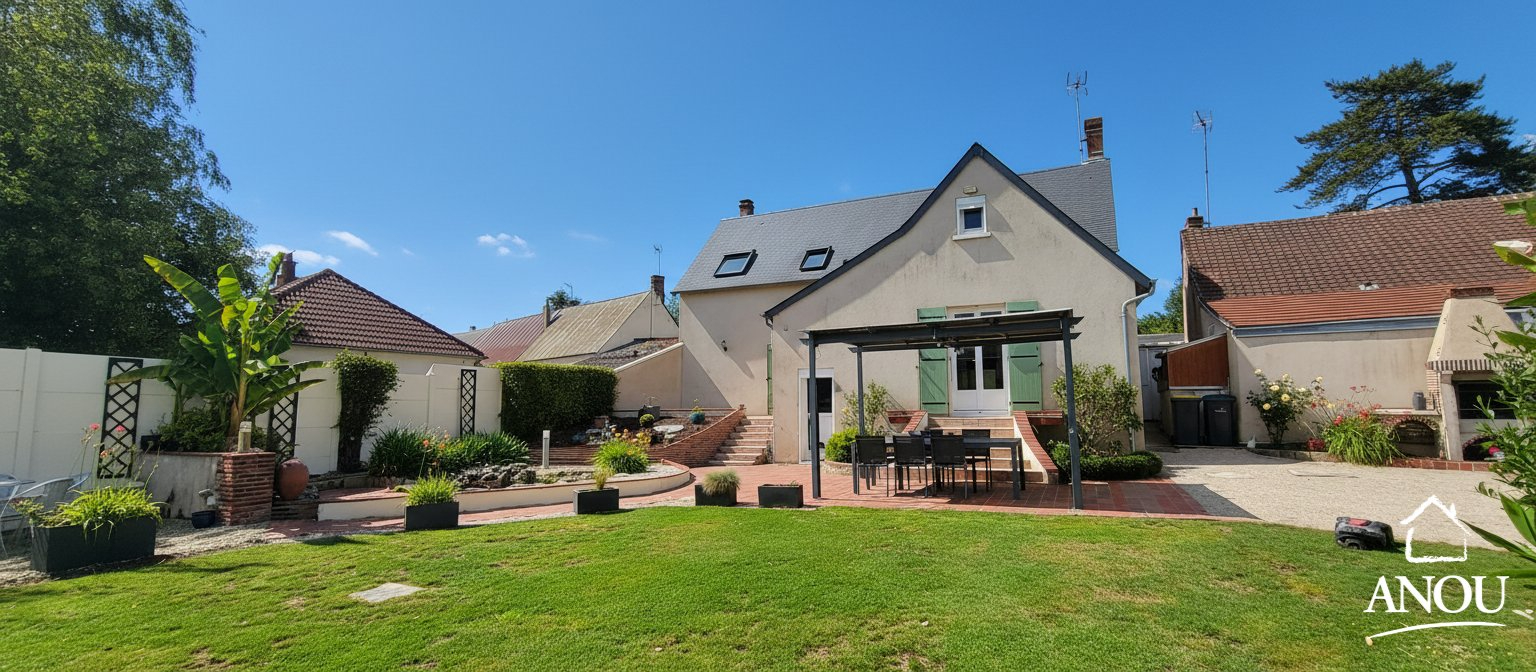 GRANDE MAISON FAMILIALE DANS LA VALLEE DE LA CONIE