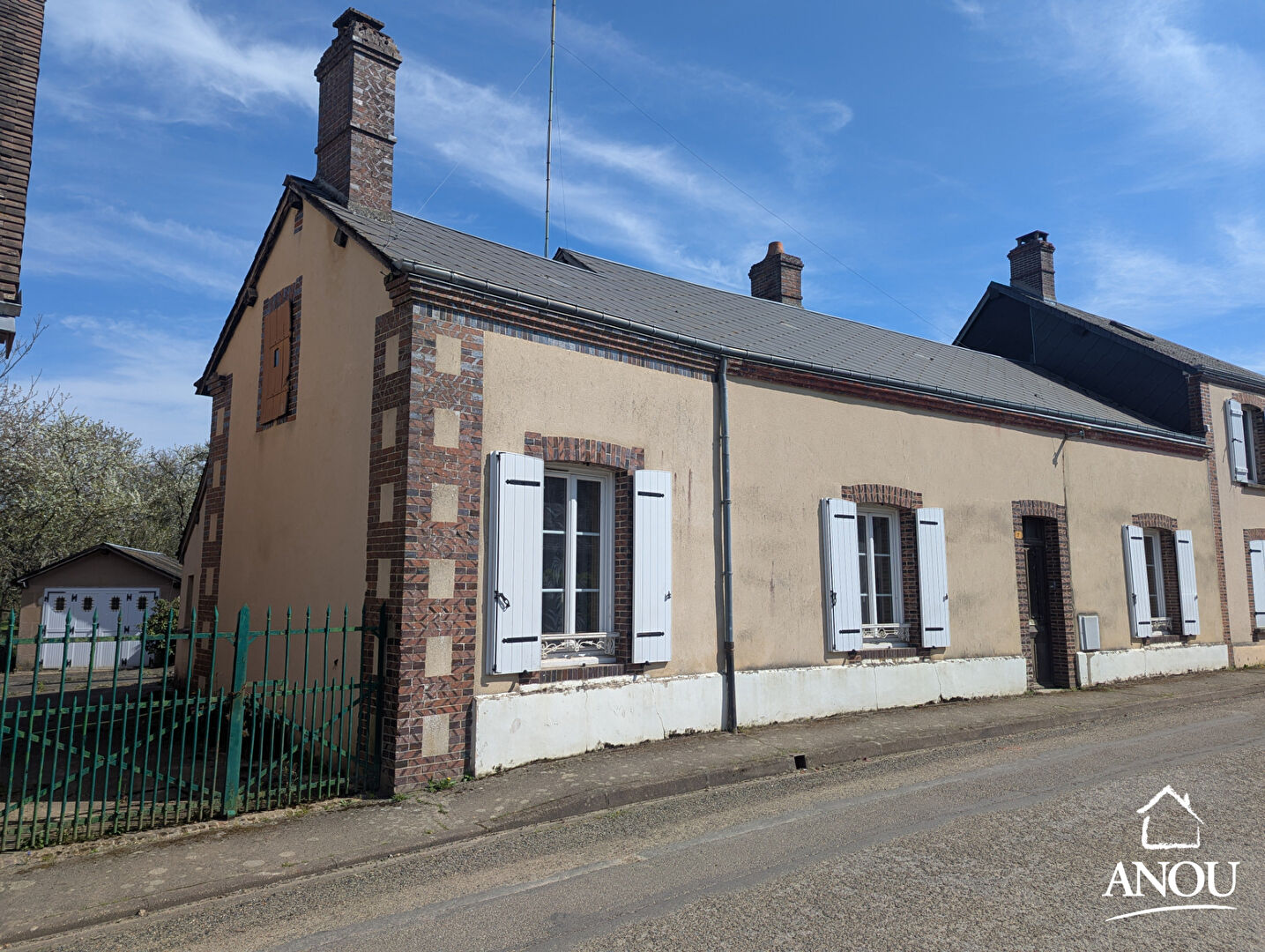 MAISON AVEC VERGER, PUITS, ATELIER ET BEAU TERRAIN CLOS