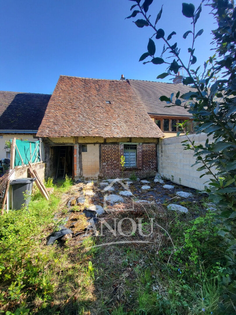 MAISON DE PAYS À RENOVER  DANS VILLAGE AVEC COMMERCES