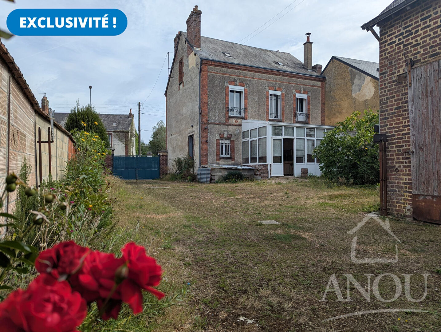 MAISON DE CARACTÈRE AVEC JARDIN ET DÉPENDANCES