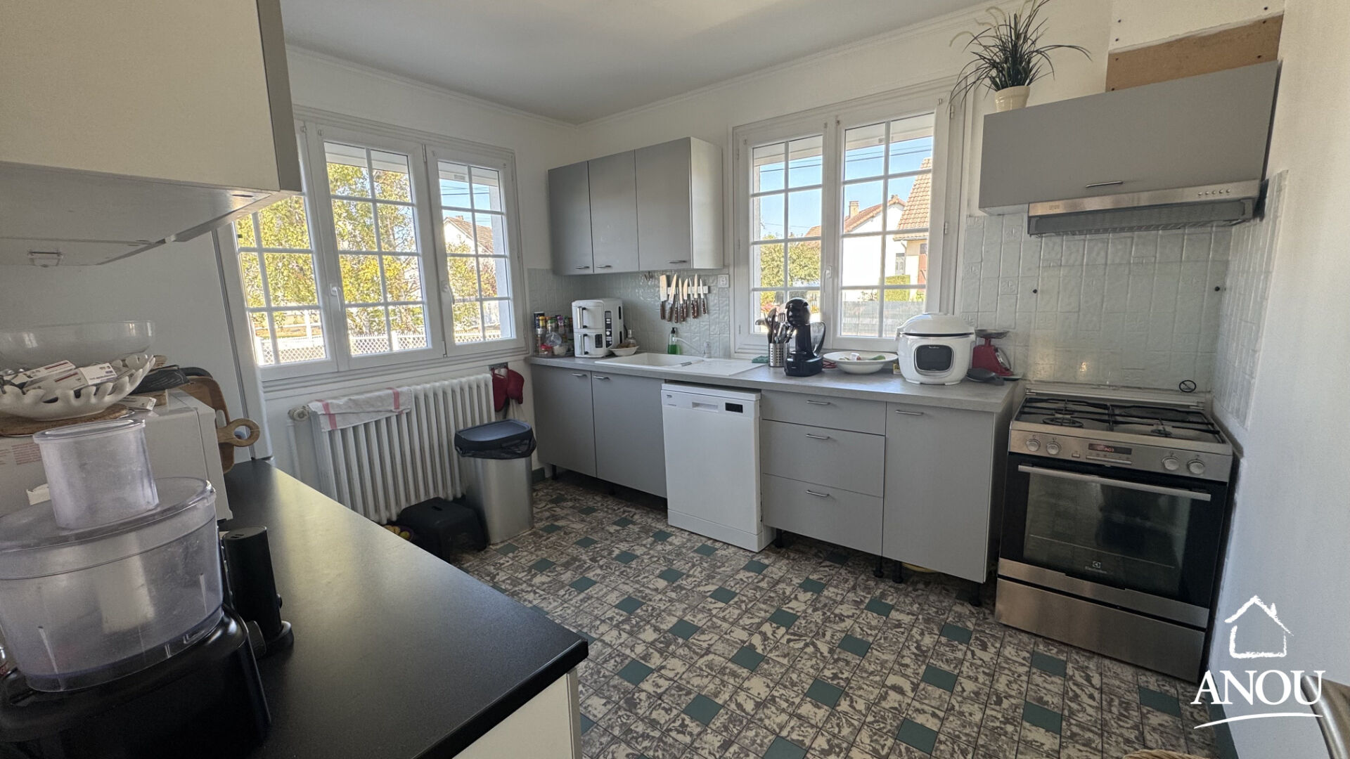 Photo MAISON FAMILIALE : 5 CHAMBRES, COMMERCES, ECOLES A PIED ! image 3/6