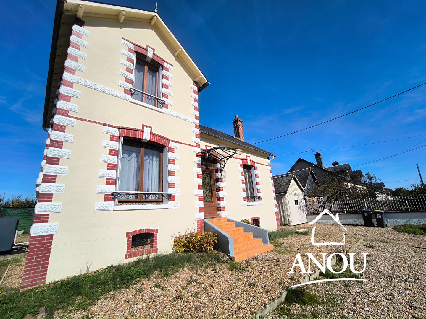 MAISON DE VILLE 3 CHAMBRES PROCHE TOUTES COMMODITÉS