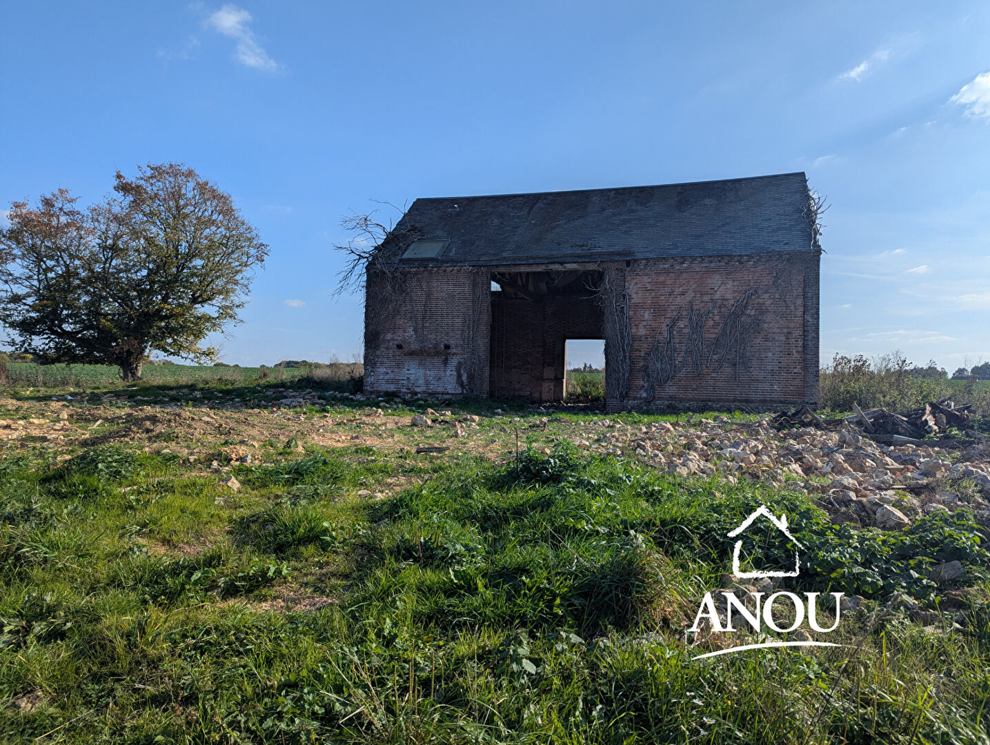 GRANGE AVEC TERRAIN, EN PLEINE CAMPAGNE