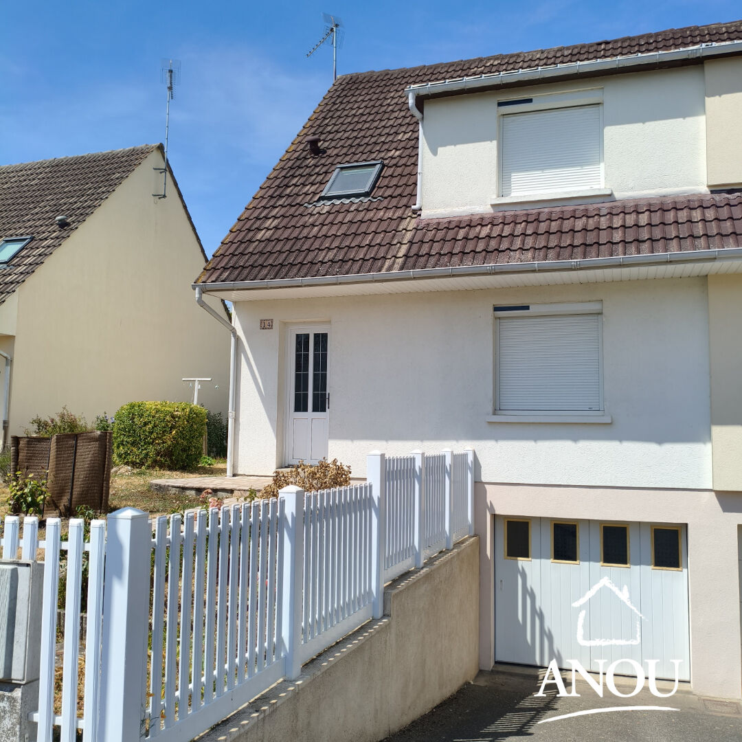 MAISON FAMILIALE AVEC JARDIN