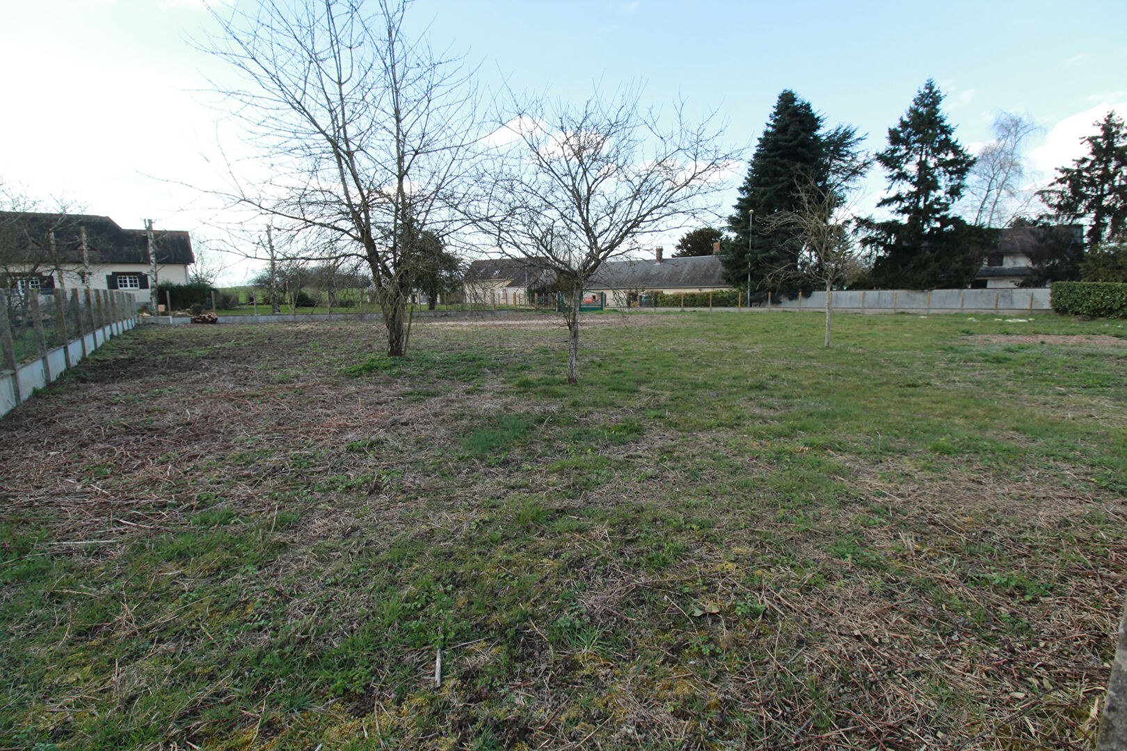 Terrain constructible proche fontaine la guyon 770 m²