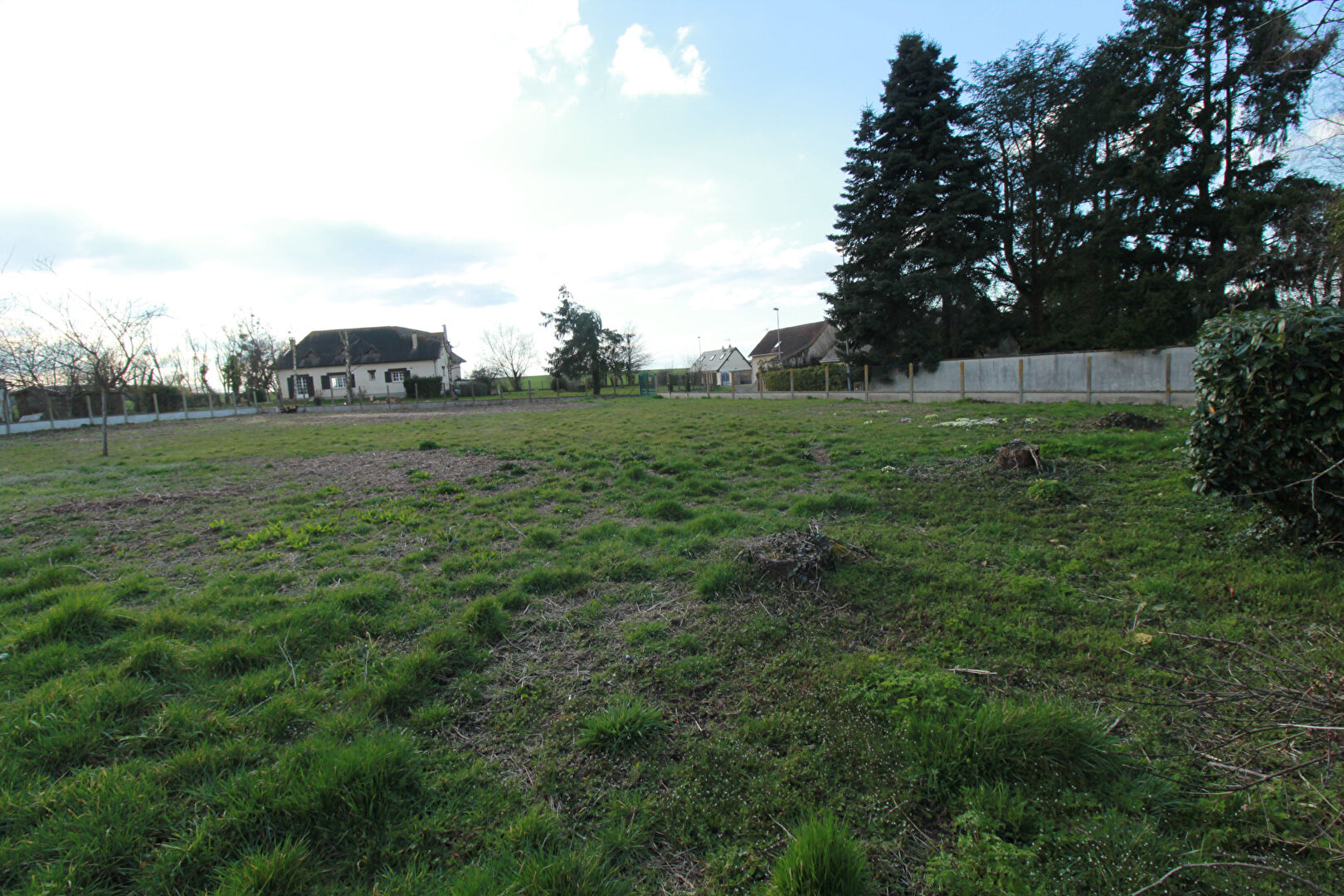 Photo Terrain constructible proche fontaine la guyon 770 m² image 2/2