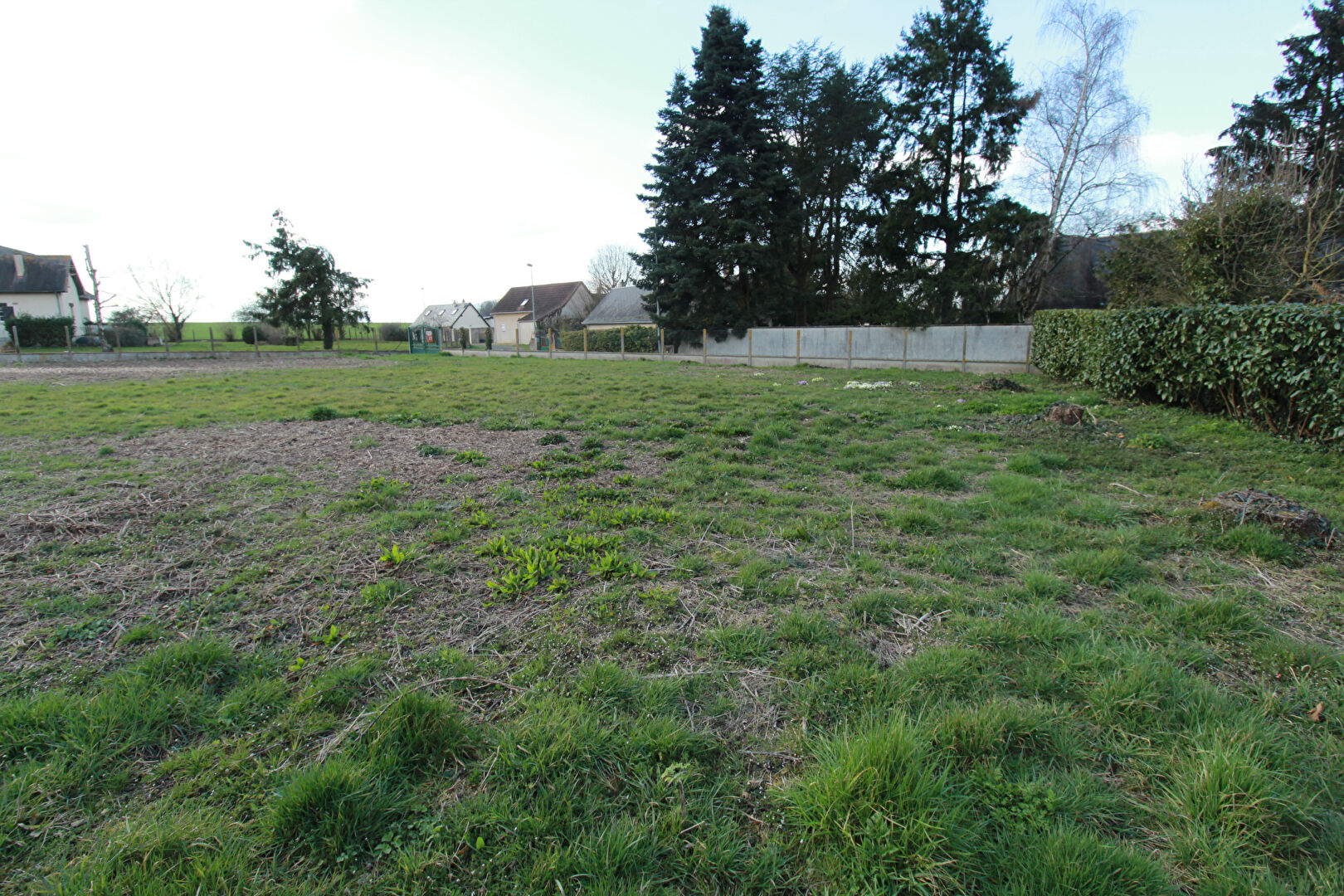 Photo Terrain constructible proche Fontaine la guyon de 670 m² image 2/2
