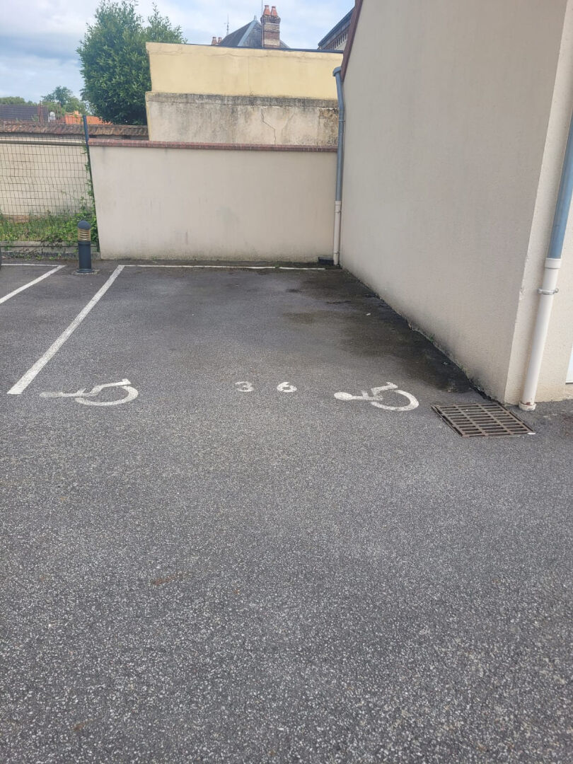 Parking / box Pierres