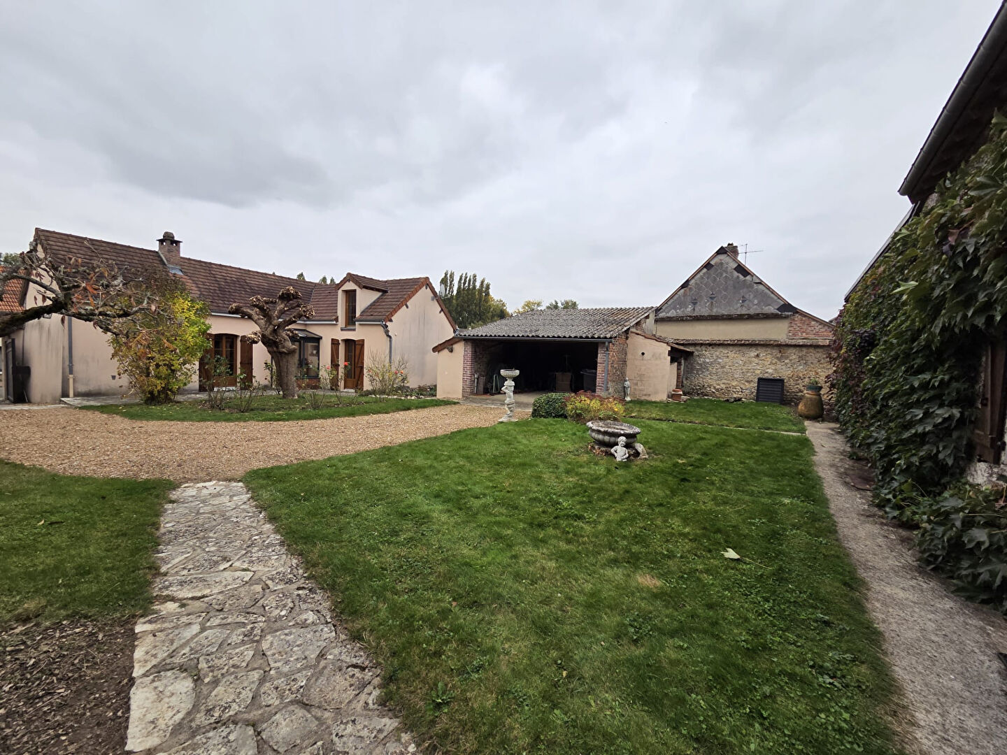 Photo Maison Nogent Le Phaye 5 pièce(s) 109 m2 image 1/6