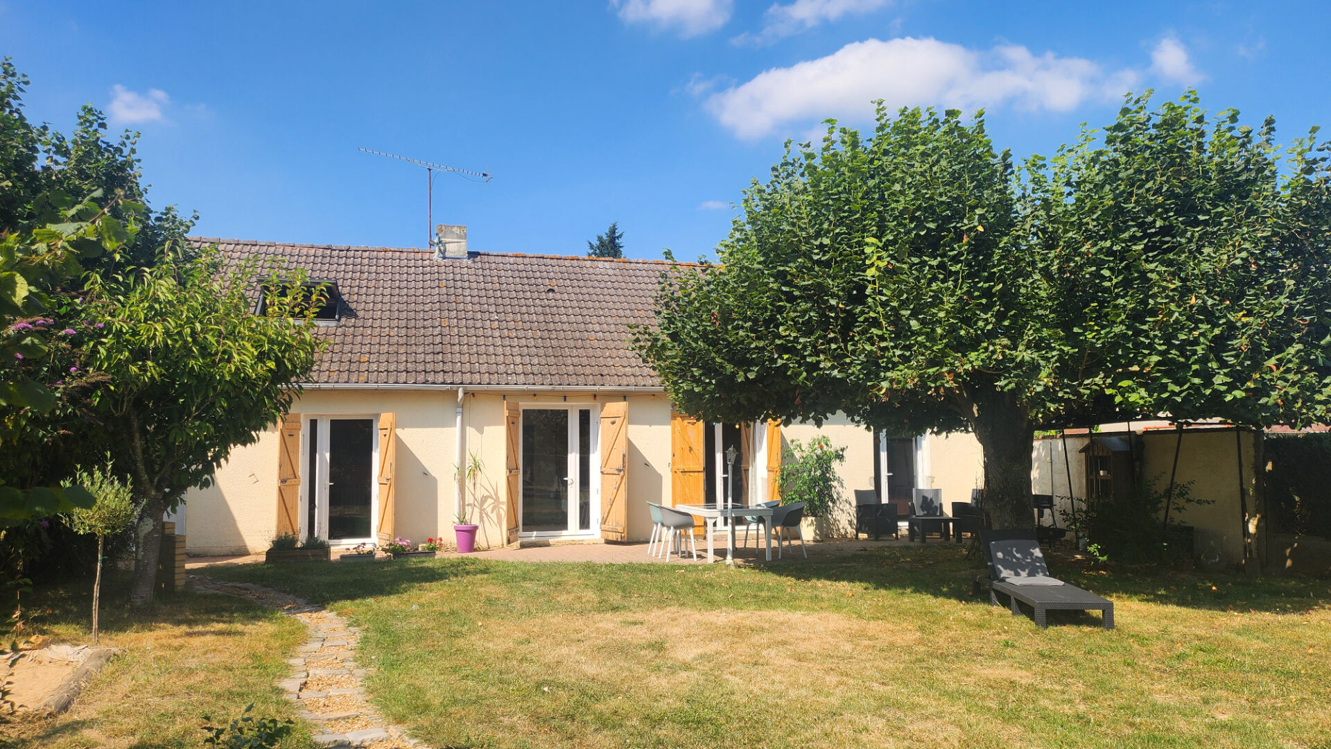 Maison à louer meublée 104 m², 3 chambres, au calme