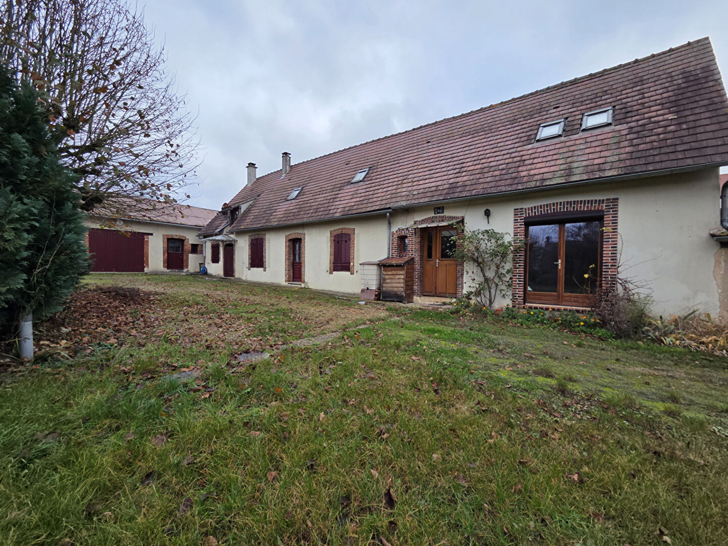 Photo Longère à rénover, dépendances. image 1/6