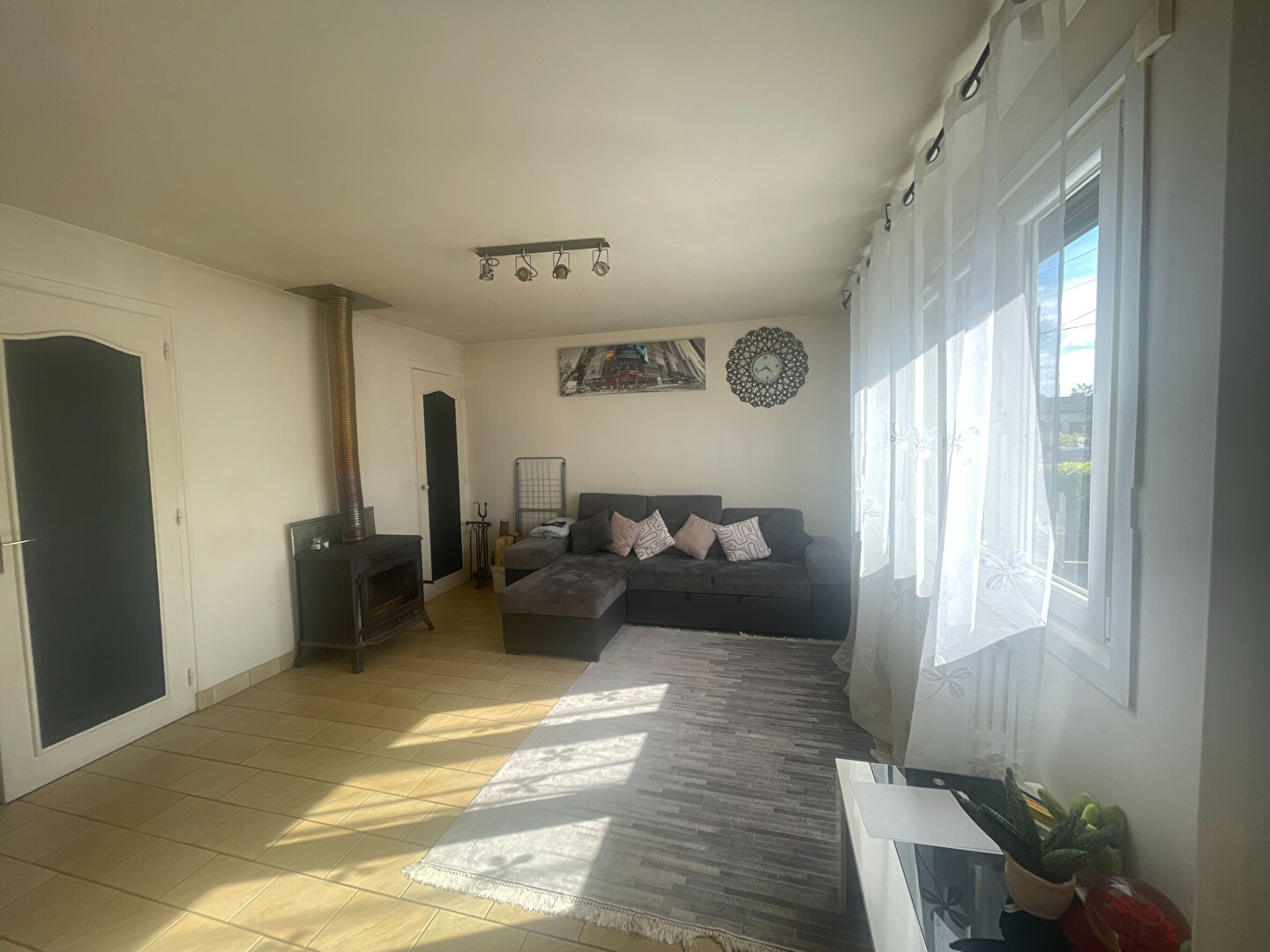 Photo PROCHE COMMERCES ET N12 ! image 2/6