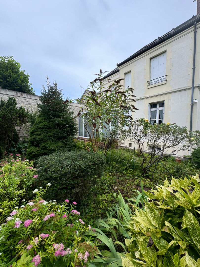 Photo COMPIEGNE QUARTIER RECHERCHE MAISON  8 Piéces  200 m² image 3/6