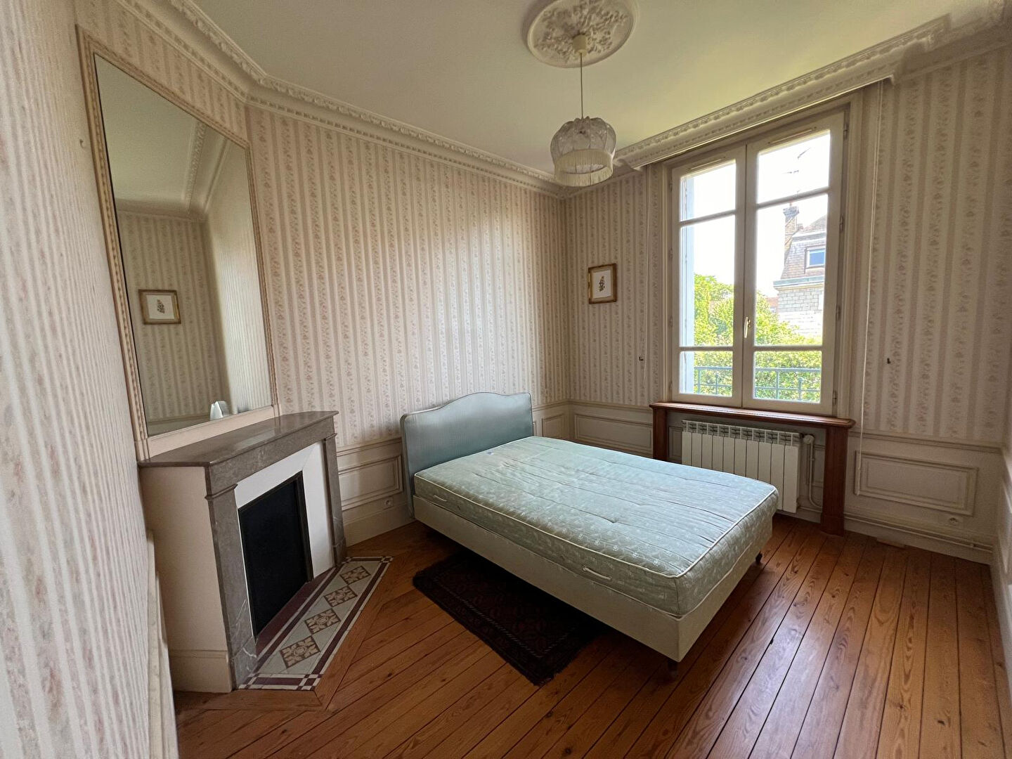 Photo COMPIEGNE QUARTIER RECHERCHE MAISON  8 Piéces  200 m² image 6/6