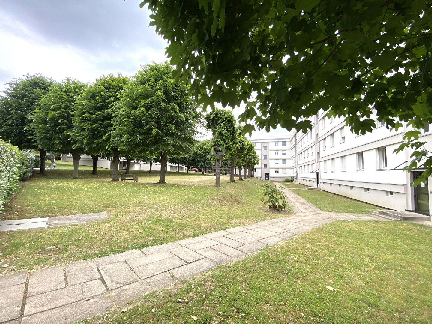 Photo Appartement Nanterre 4 pièce(s)-66 m² image 1/6