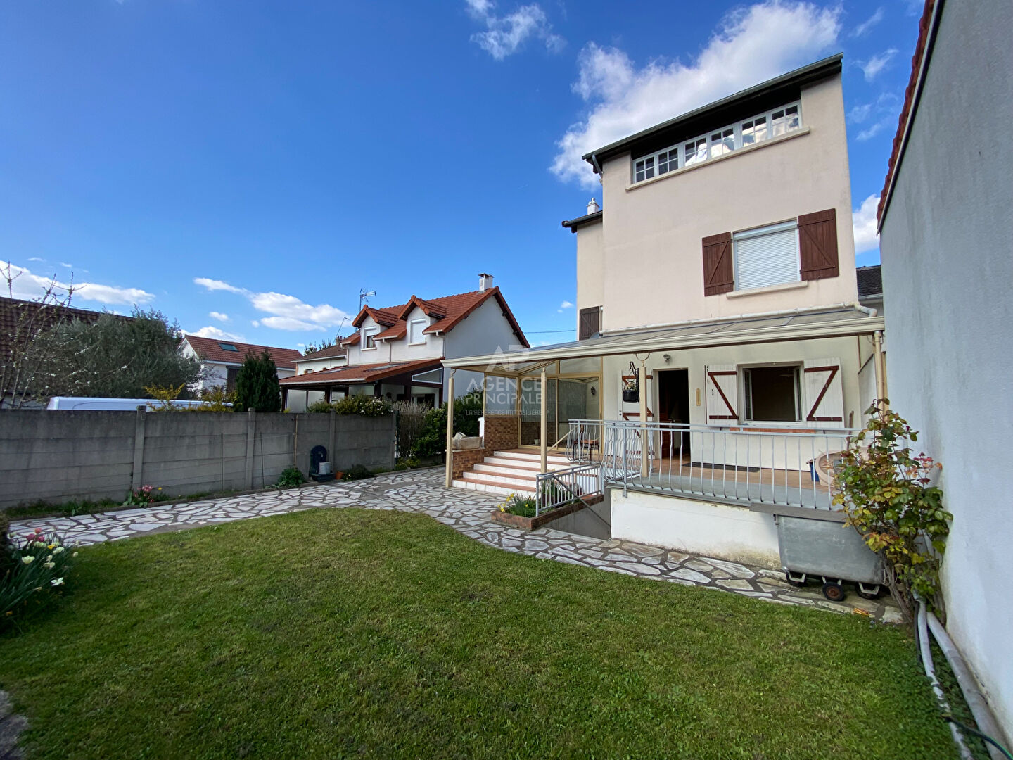 Photo Maison Nanterre 8 pièce(s) 273 m2 image 1/6