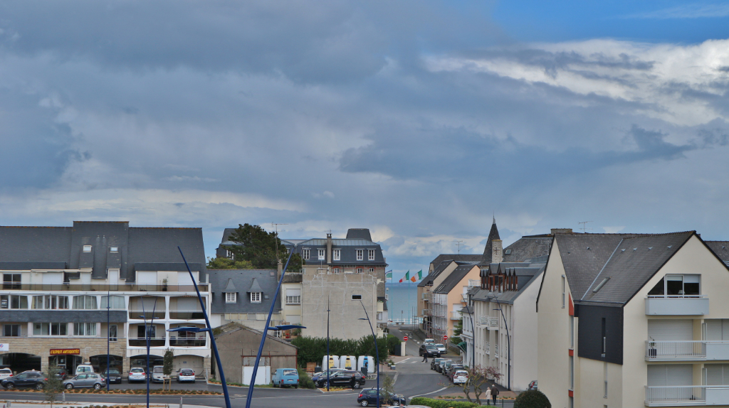 LOCATION VACANCES SAINT CAST CENTRE PLAGE - PISCINE 5 ...