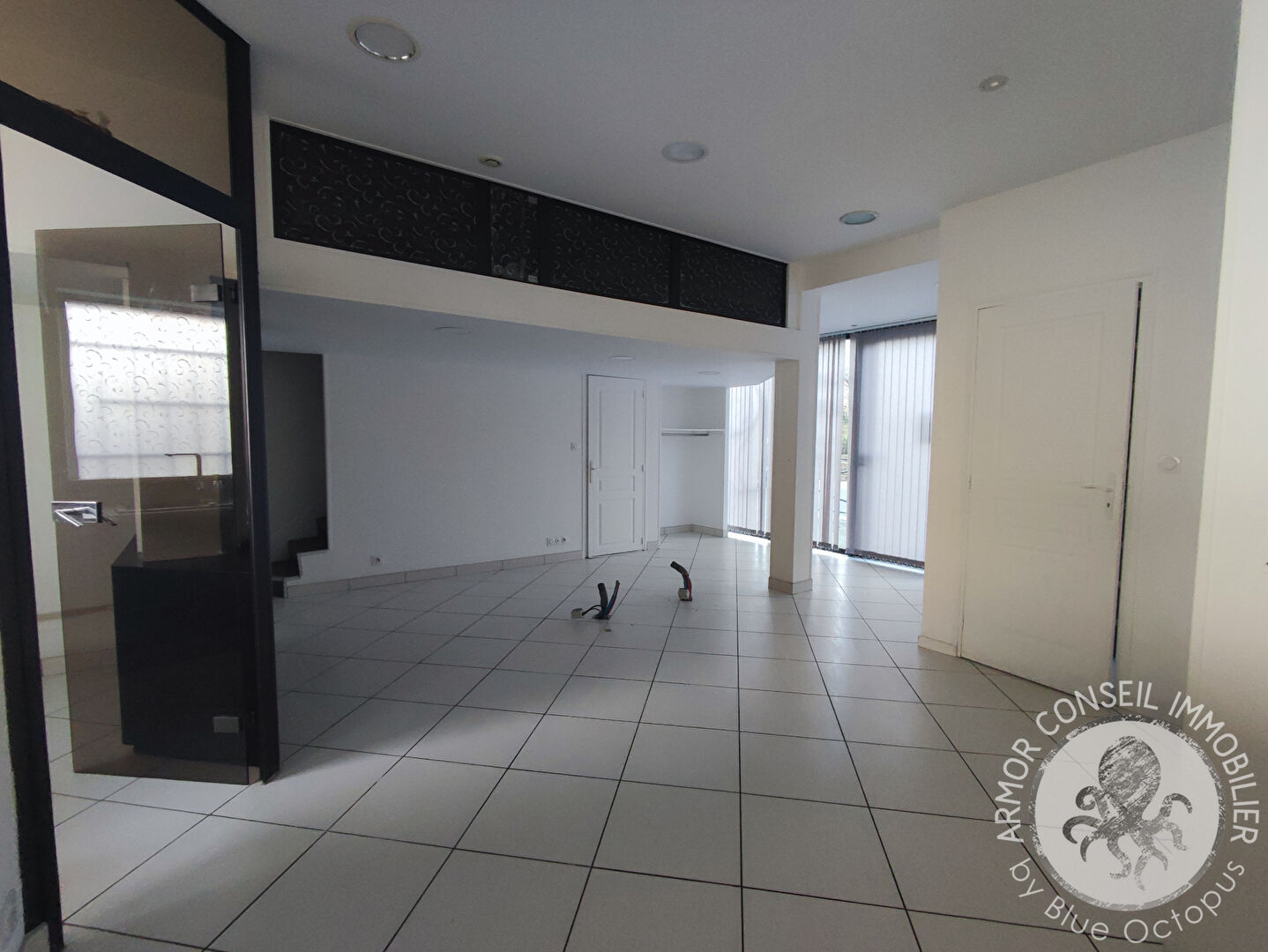 A  LOUER LOCAL COMMERCIAL à MATIGNON