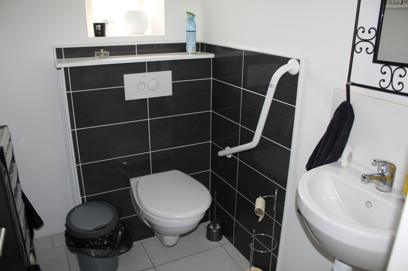 Photo A  LOUER LOCAL COMMERCIAL à MATIGNON image 5/6