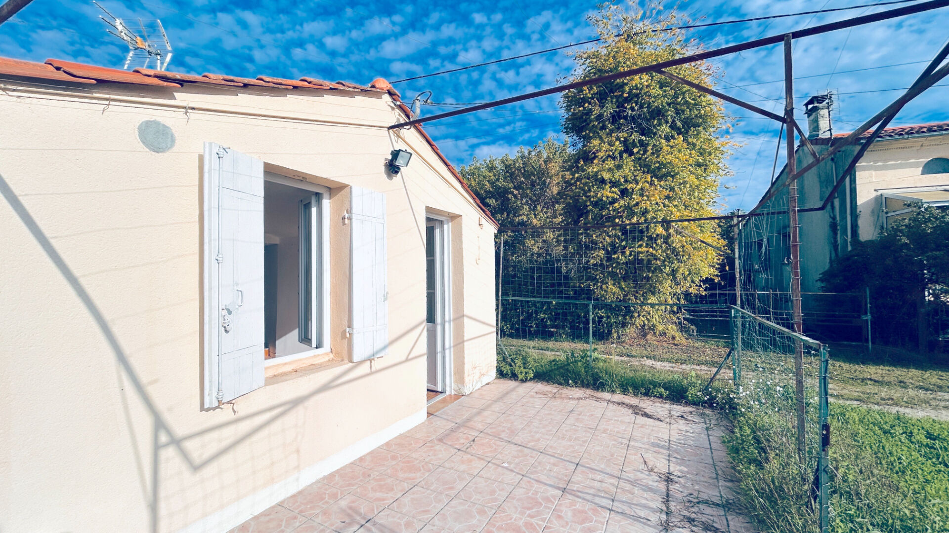Photo A LOUER MAISON 33 M2 DE PLAIN PIED AVEC JARDIN - PUGNAC image 1/6
