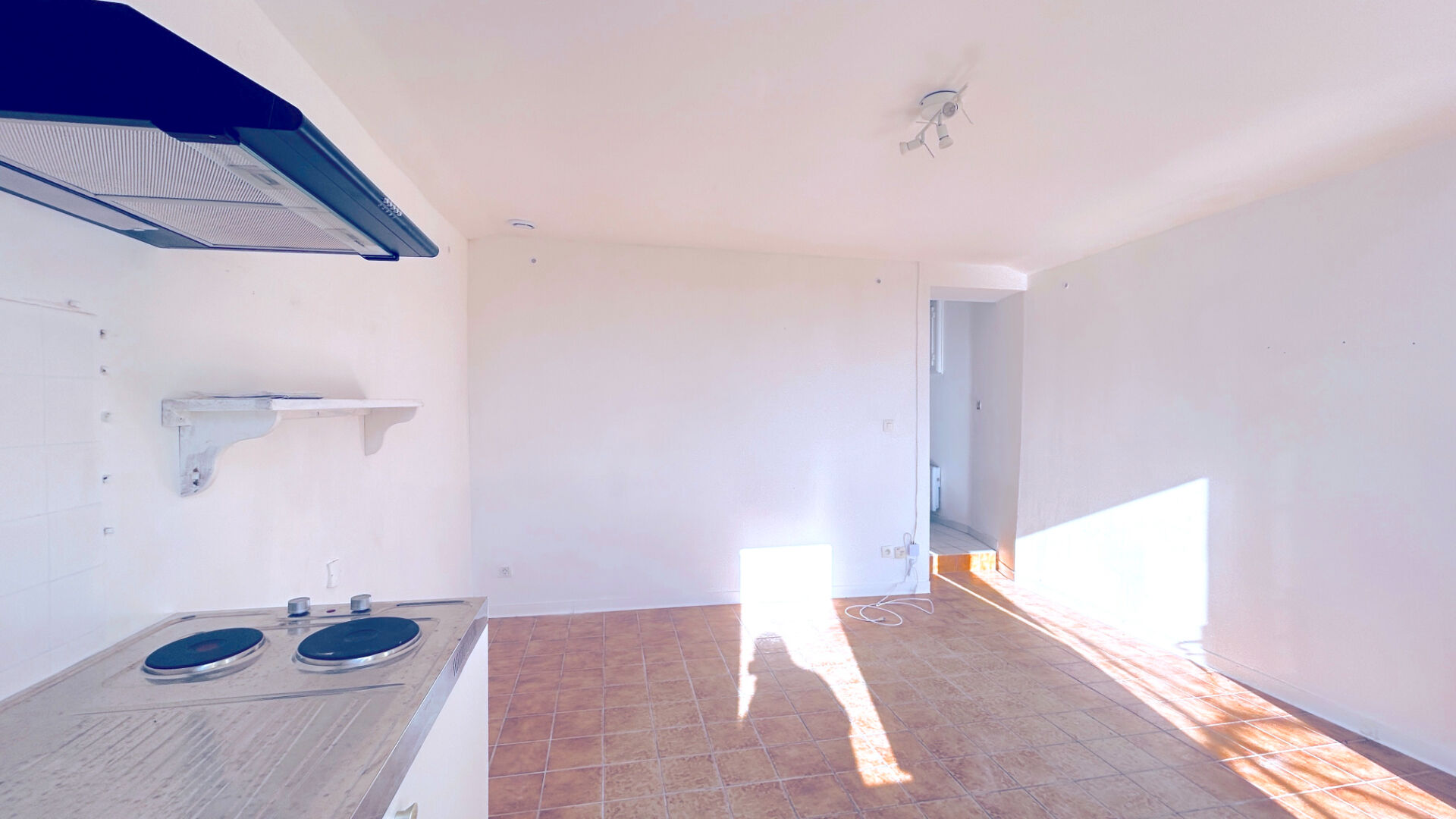 Photo A LOUER MAISON 33 M2 DE PLAIN PIED AVEC JARDIN - PUGNAC image 2/6