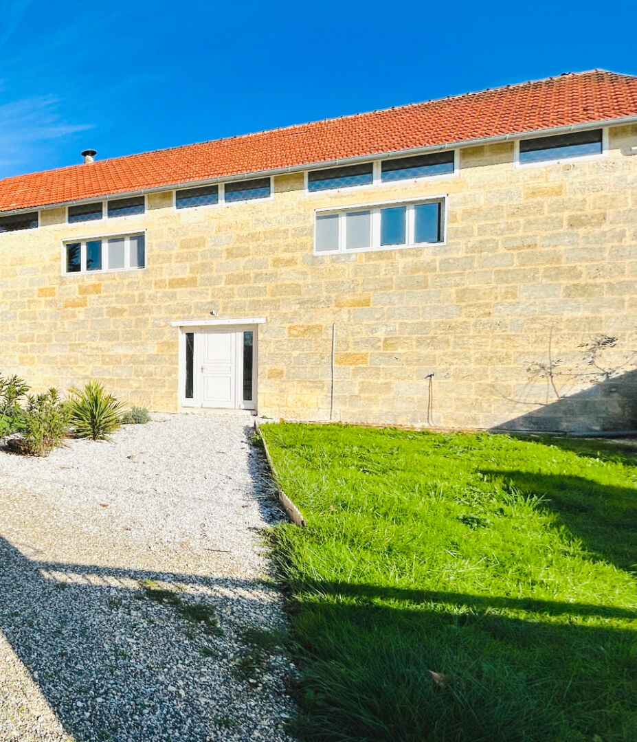A LOUER MAISON DE 160 M2 AVEC JARDIN - SECTEUR AMBARES ET LAGRAVE / SAINT VINCENT DE PAUL
