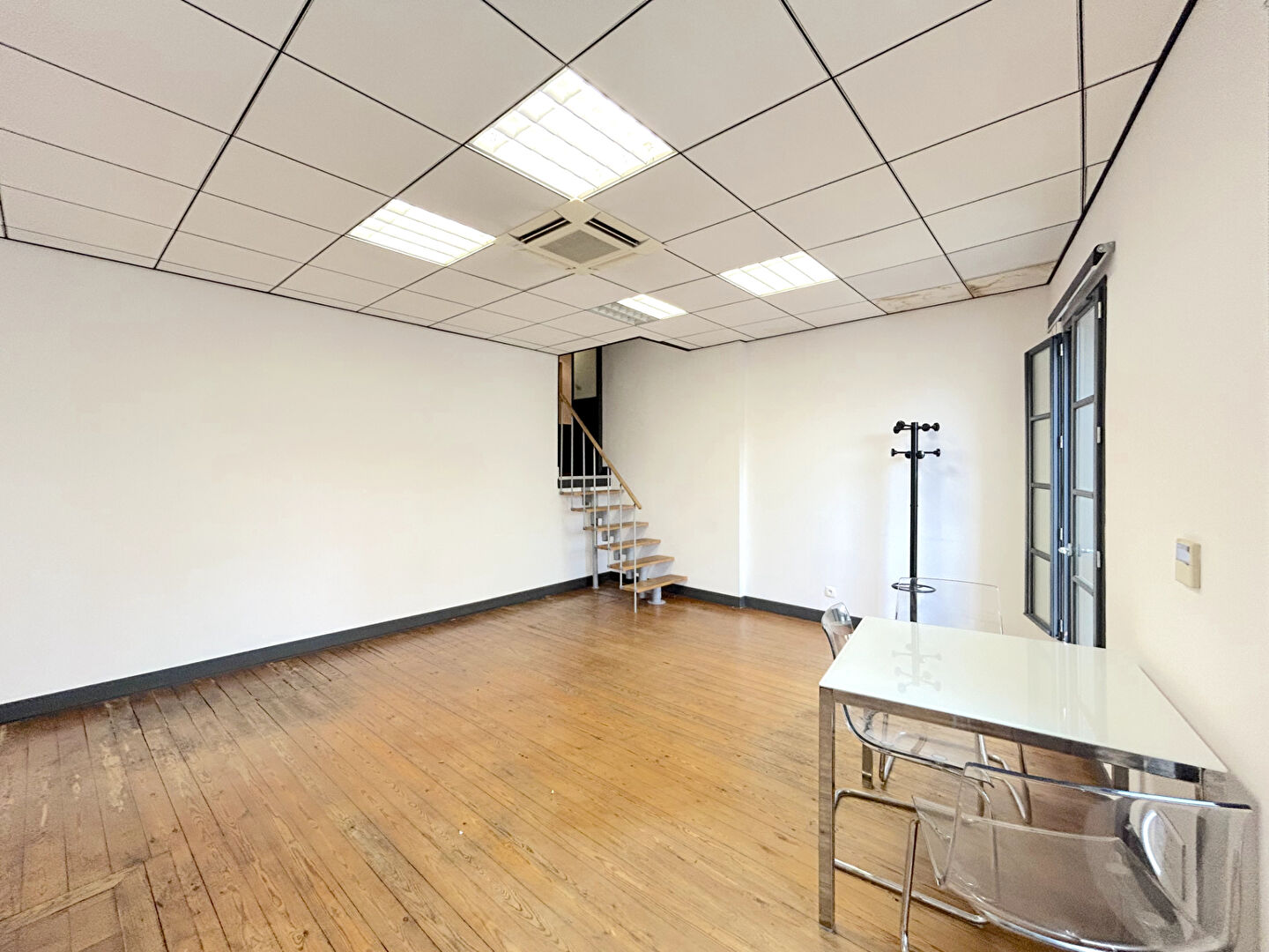Photo A LOUER BUREAU DANS IMMEUBLE DE STANDING AVEC ASCENSEUR - SAINT ANDRE DE CUBZAC image 2/6