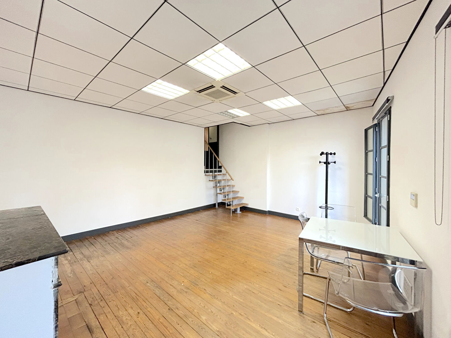 Photo A LOUER BUREAU DANS IMMEUBLE DE STANDING AVEC ASCENSEUR - SAINT ANDRE DE CUBZAC image 3/6