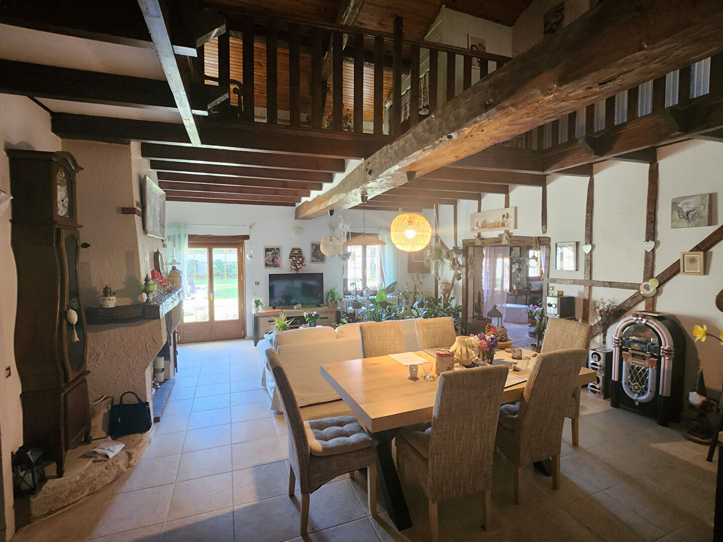 Photo OPPORTUNITÉ - VIAGER, maison en pierre de 196 m2 et dépendances sur jardin image 3/6