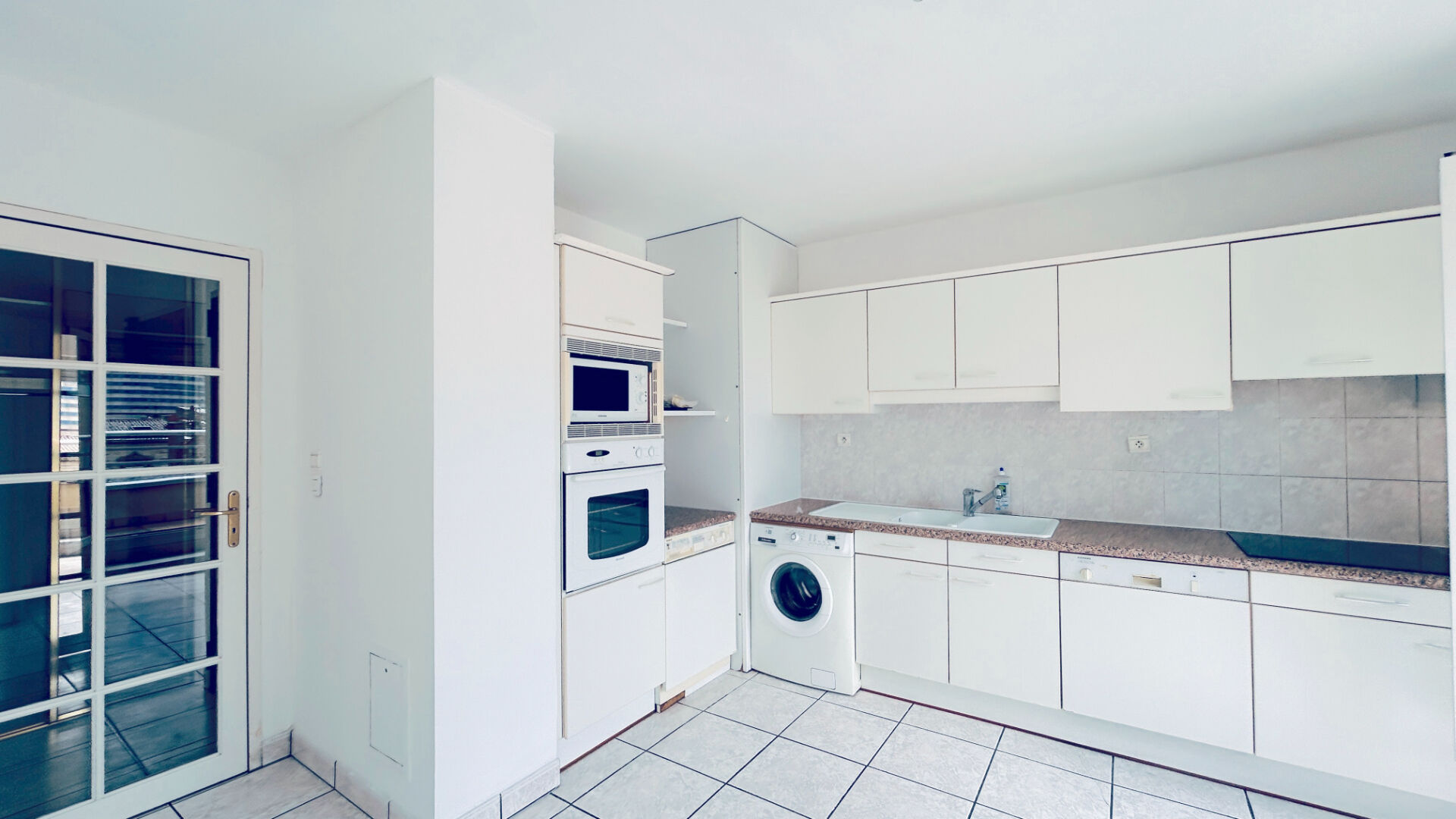 Photo A LOUER APPARTEMENT 4 PIECES AVEC BALCON - SECTEUR BORDEAUX ST SEURIN / MERIADECK image 4/6