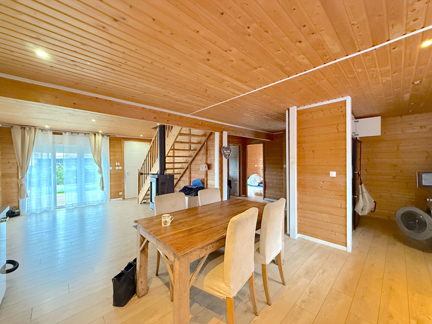 Photo A LOUER MAISON EN BOIS AVEC PISCINE ET JARDIN CLOS - SECTEUR SAINT SAVIN image 2/6
