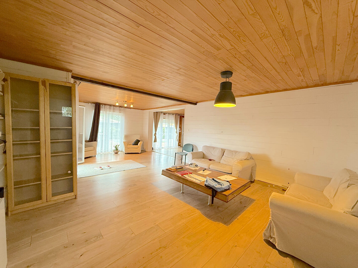 Photo A LOUER MAISON EN BOIS AVEC PISCINE ET JARDIN CLOS - SECTEUR SAINT SAVIN image 3/6