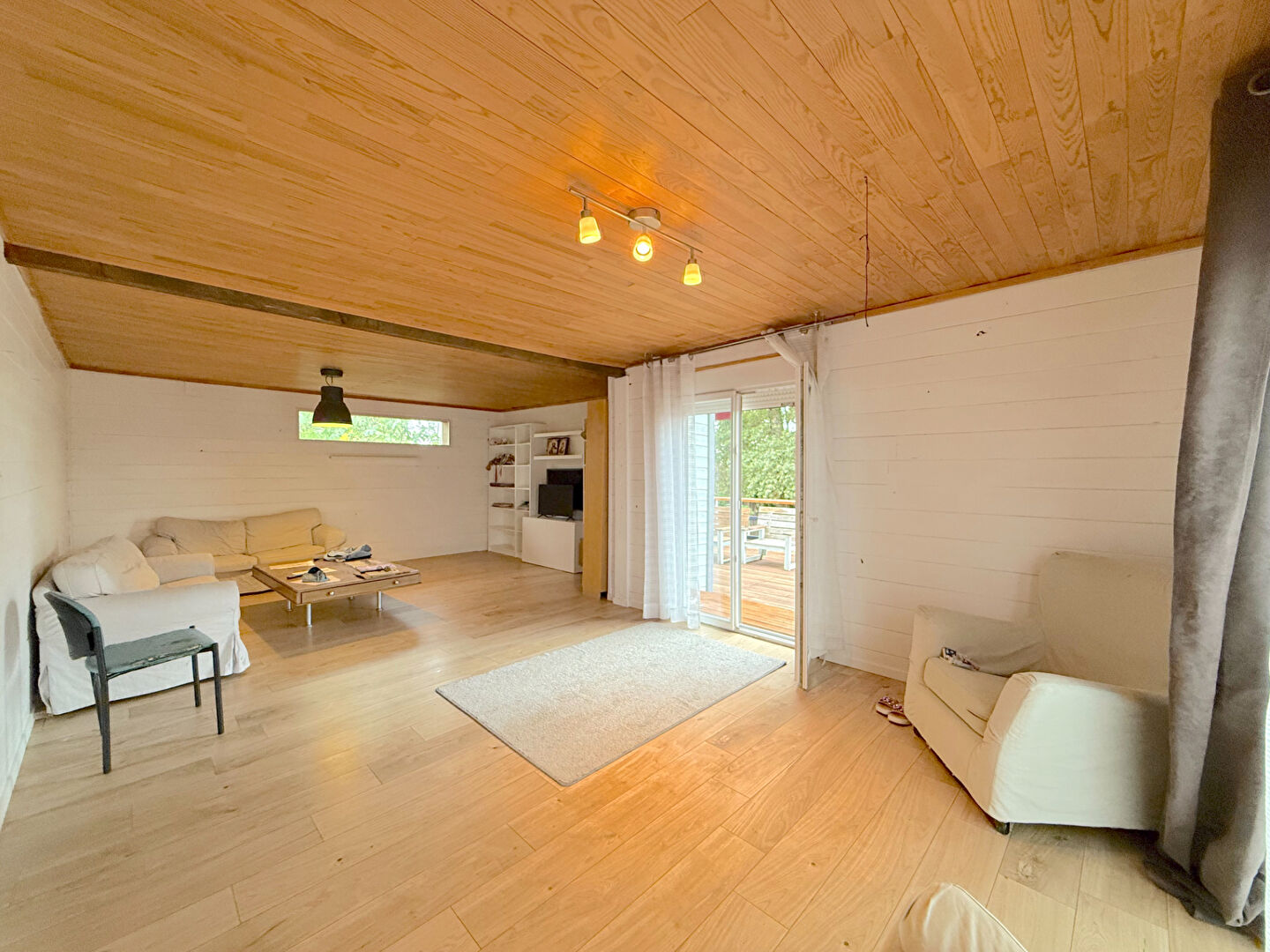 Photo A LOUER MAISON EN BOIS AVEC PISCINE ET JARDIN CLOS - SECTEUR SAINT SAVIN image 4/6