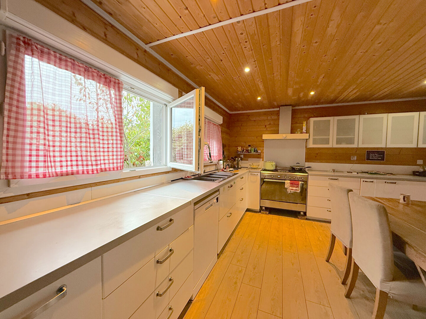 Photo A LOUER MAISON EN BOIS AVEC PISCINE ET JARDIN CLOS - SECTEUR SAINT SAVIN image 5/6